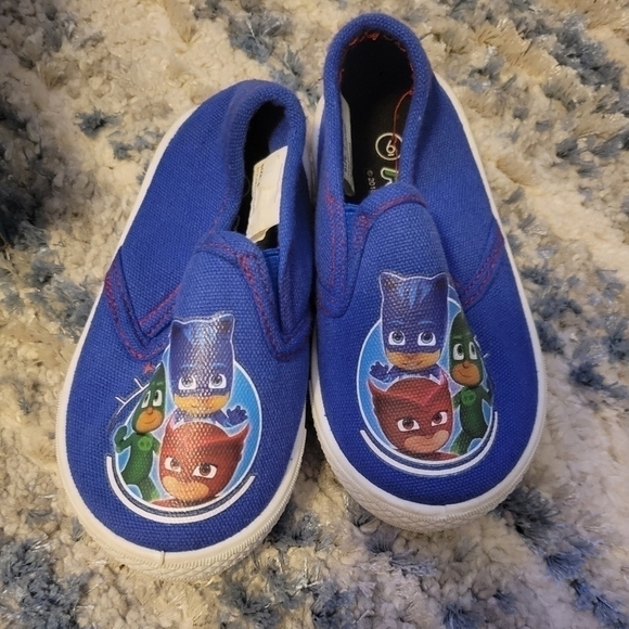 Pj Masks sneakers size 6 - Picture 1 of 3